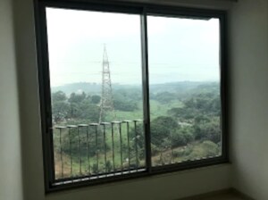 Room in 5 BHK Apartment at Oberoi Realty Prisma, Andheri East – for Rent