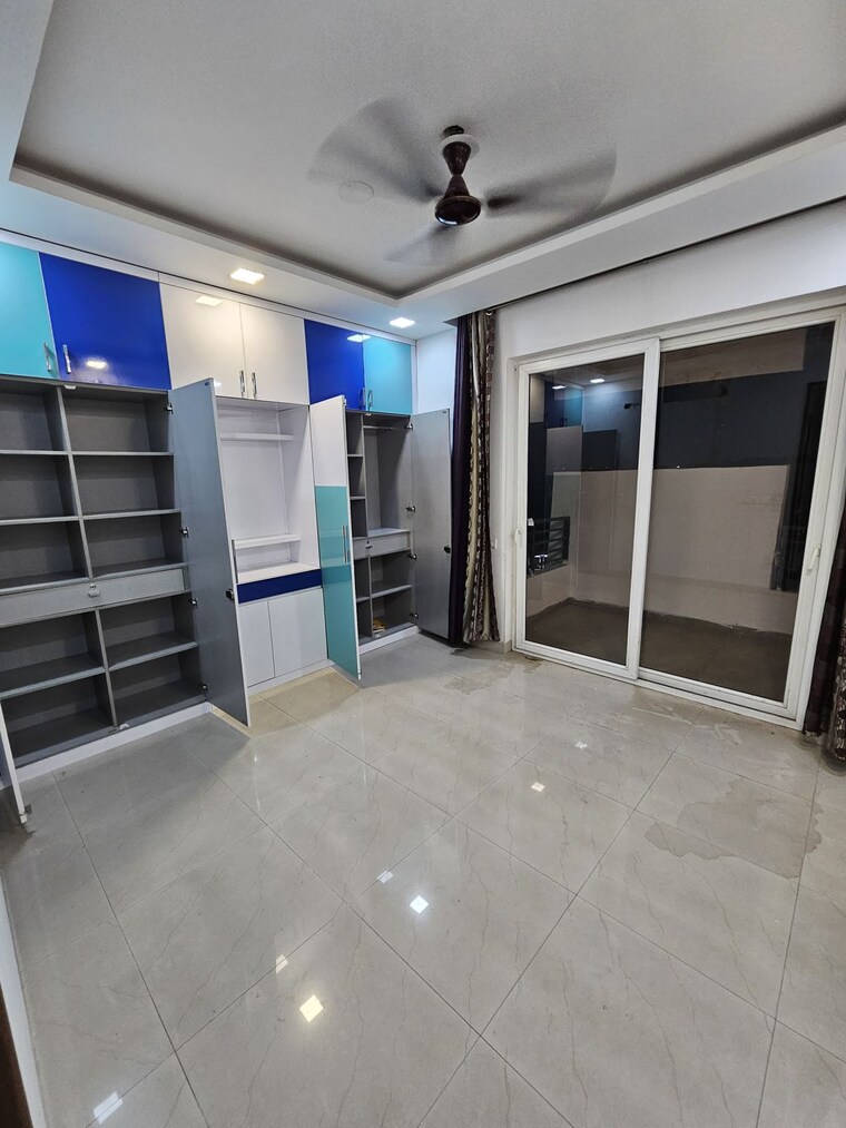 Room, puri-pranayam 3 Bedroom 2257 Sq.Ft. Apartment In Sector 82 Faridabad 9617945