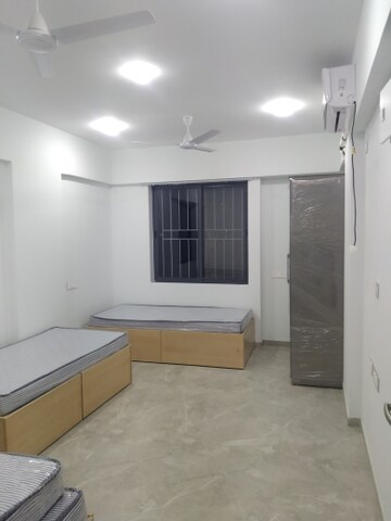 Room in 6+ BHK Penthouse at Shri Senapati Bapat CHS, Senapati Bapat Road – for Rent