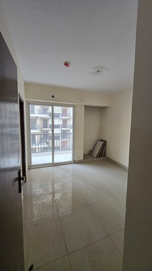 Room in 3 BHK Apartment at La Residentia, Tech Zone 4 Greater Noida – for Sale