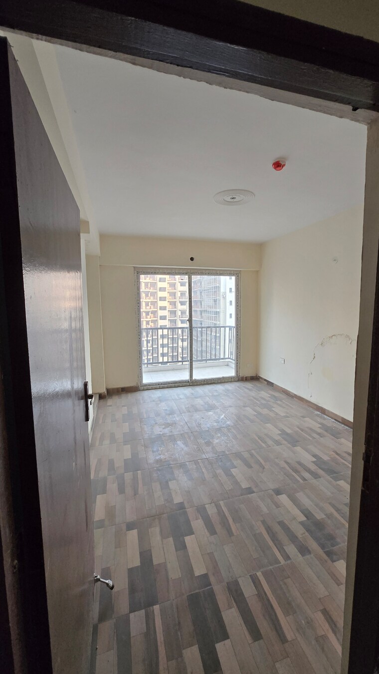 Room, la-residentia 3 Bedroom 1395 Sq.Ft. Apartment In Tech Zone 4 Greater Noida Greater Noida 9618014