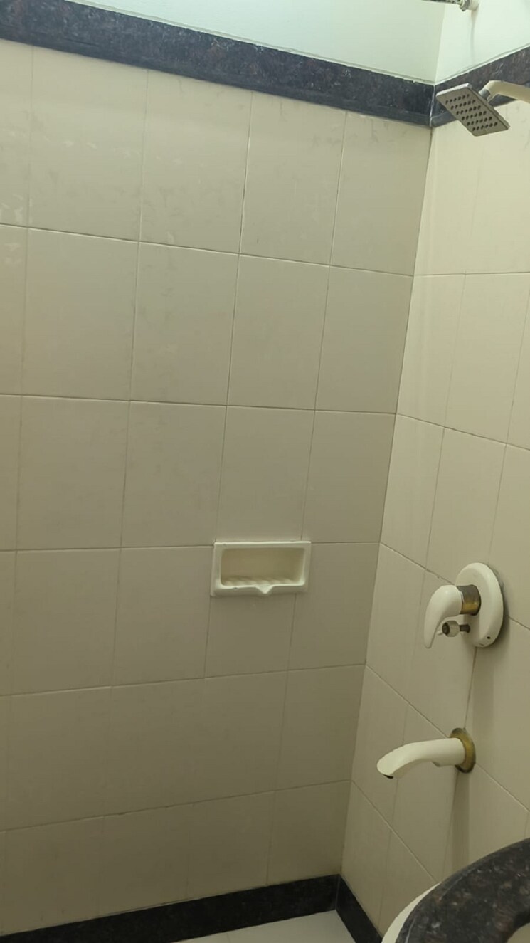 Bathroom, bandra west 3 Bedroom 1100 Sq.Ft. Apartment In Bandra West Mumbai 9618035