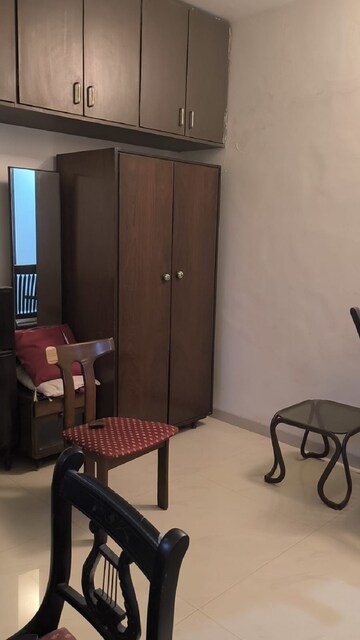 Room in 3 BHK Apartment at Bandra West – for Rent