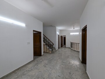 Room in 4 BHK Independent House at Sector 16 – for Rent