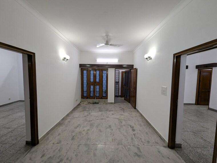 Bedroom, sector 16 4 Bedroom 350 Sq.Yd. Independent House In Sector 16 Faridabad 9618049