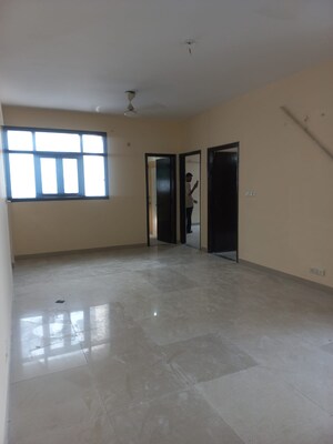 Room in 2 BHK Apartment at Omaxe Heights, Sector 86 – for Rent