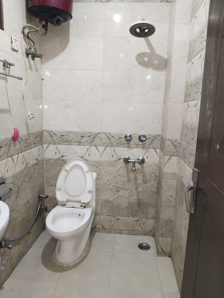 Bathroom, panchsheel vihar 1 Bedroom 450 Sq.Ft. Apartment In Panchsheel Vihar Delhi 9618110