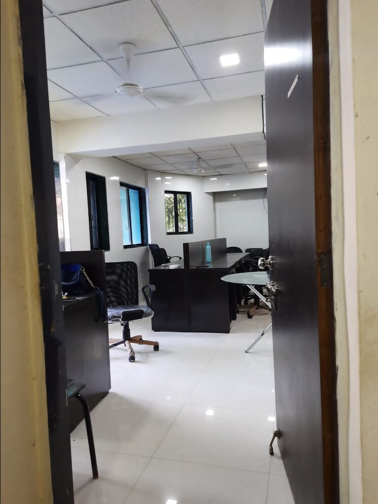Team Area, shiv-krupa-commercial-complex Commercial Office Space 800 Sq.Ft. In Naupada Thane 9618104