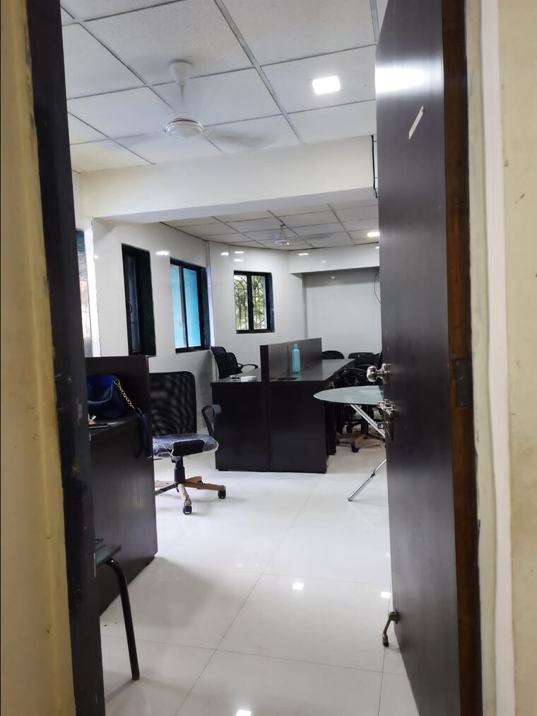 Team Area, shiv-krupa-commercial-complex Commercial Office Space 800 Sq.Ft. In Naupada Thane 9618104