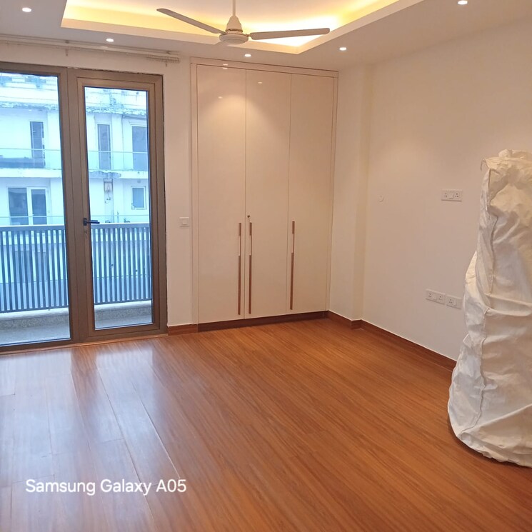 Room, greater kailash ii 4 Bedroom 650 Sq.Yd. Builder Floor In Greater Kailash ii Delhi 9618114