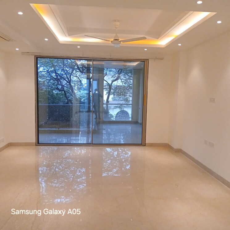 Room, greater kailash ii 4 Bedroom 650 Sq.Yd. Builder Floor In Greater Kailash ii Delhi 9618114