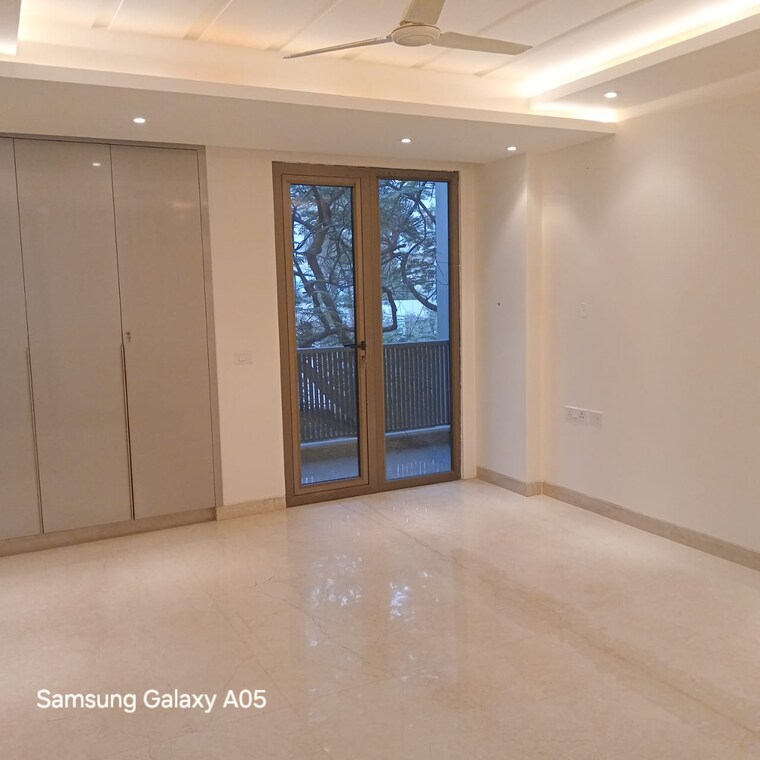 Room, greater kailash ii 4 Bedroom 650 Sq.Yd. Builder Floor In Greater Kailash ii Delhi 9618114