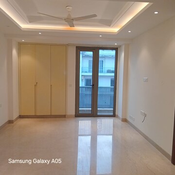 Room in 4 BHK Builder Floor at Greater Kailash ii – for Rent