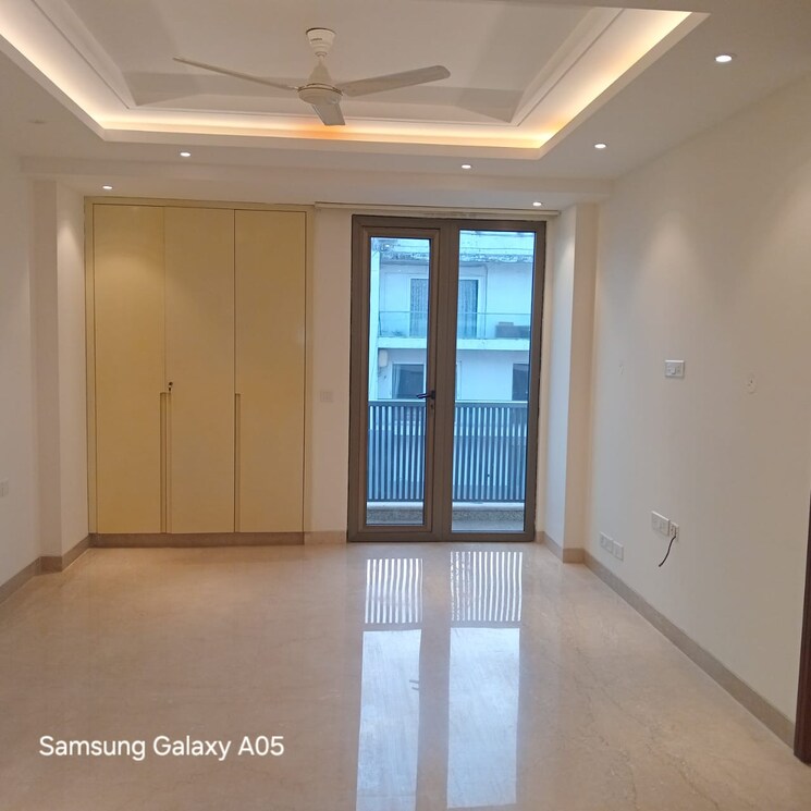 Room, greater kailash ii 4 Bedroom 650 Sq.Yd. Builder Floor In Greater Kailash ii Delhi 9618114