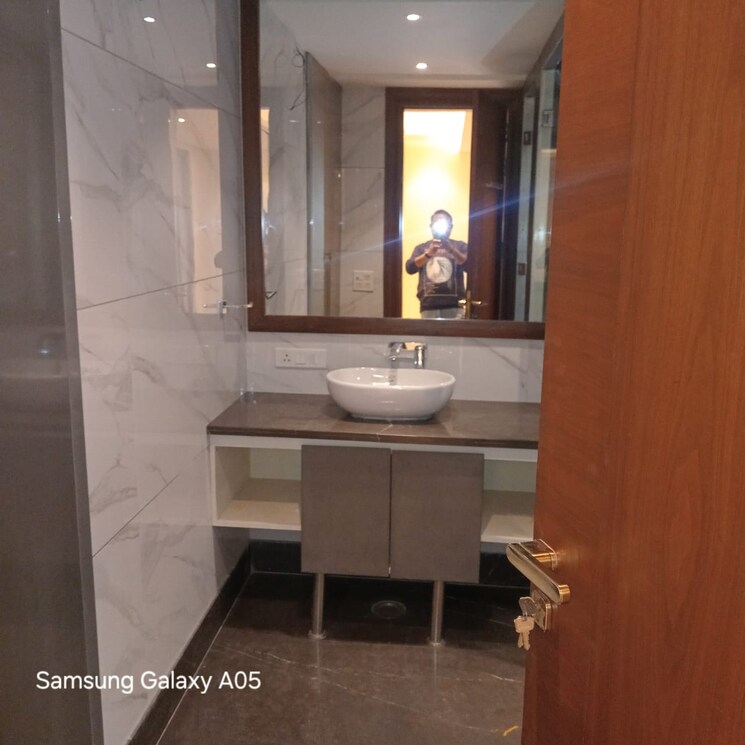 Bathroom, greater kailash ii 4 Bedroom 650 Sq.Yd. Builder Floor In Greater Kailash ii Delhi 9618114