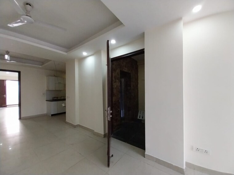 Room, sector 46 4 Bedroom 3000 Sq.Ft. Builder Floor In Sector 46 Gurgaon 9618122