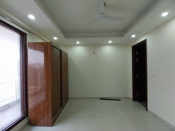 Room in 4 BHK Builder Floor at Sector 46 – for Rent