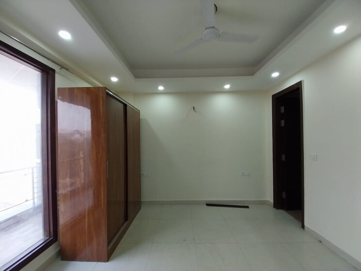 Room, sector 46 4 Bedroom 3000 Sq.Ft. Builder Floor In Sector 46 Gurgaon 9618122