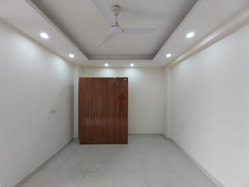 Room in 4 BHK Builder Floor at Sector 46 – for Rent