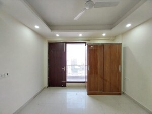 Room in 4 BHK Builder Floor at Sector 46 – for Rent