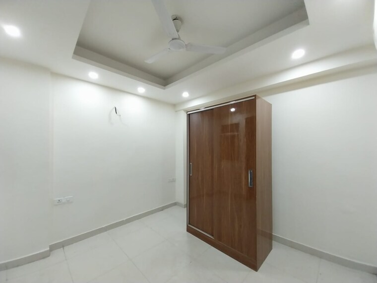 Room, sector 46 4 Bedroom 3000 Sq.Ft. Builder Floor In Sector 46 Gurgaon 9618122
