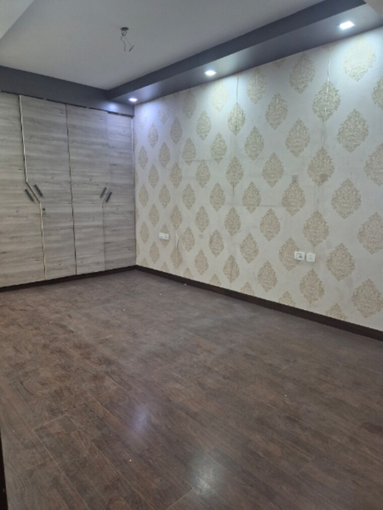 Room, sector 18 dwarka 3 Bedroom 1600 Sq.Ft. Apartment In Sector 18 Dwarka Delhi 9604778
