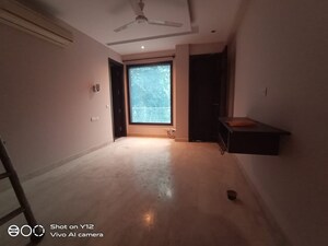 Room in 3 BHK Builder Floor at Panchsheel Enclave – for Rent