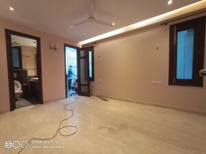 Room in 3 BHK Builder Floor at Panchsheel Enclave – for Rent