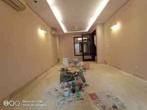 Room in 3 BHK Builder Floor at Panchsheel Enclave – for Rent