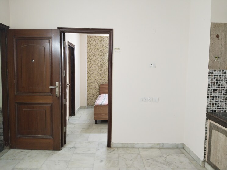 Room, khirki extension 1 Bedroom 400 Sq.Ft. Apartment In Khirki Extension Delhi 9618145