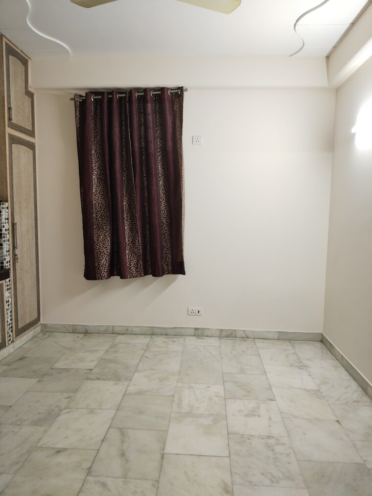 Room, khirki extension 1 Bedroom 400 Sq.Ft. Apartment In Khirki Extension Delhi 9618145