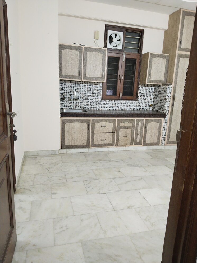 Room, khirki extension 1 Bedroom 400 Sq.Ft. Apartment In Khirki Extension Delhi 9618145