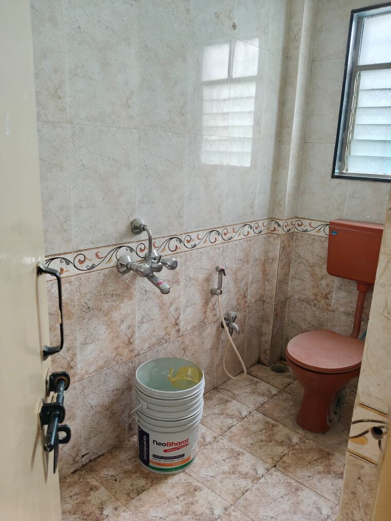 Bathroom, spring-meadows-co-operative-hosing-society 3 Bedroom 1800 Sq.Ft. Penthouse In Pimple Nilakh Pune 9618126