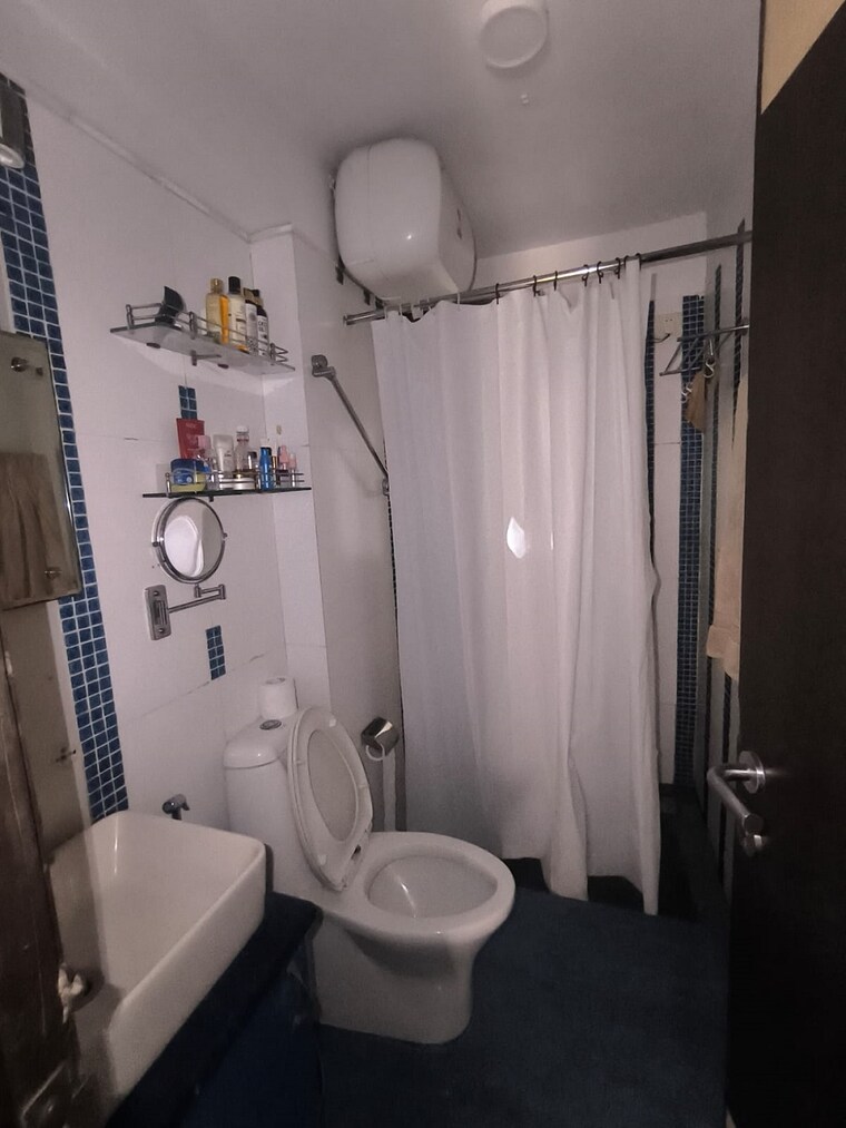Bathroom, khar west 3 Bedroom 1100 Sq.Ft. Apartment In Khar West Mumbai 9618128