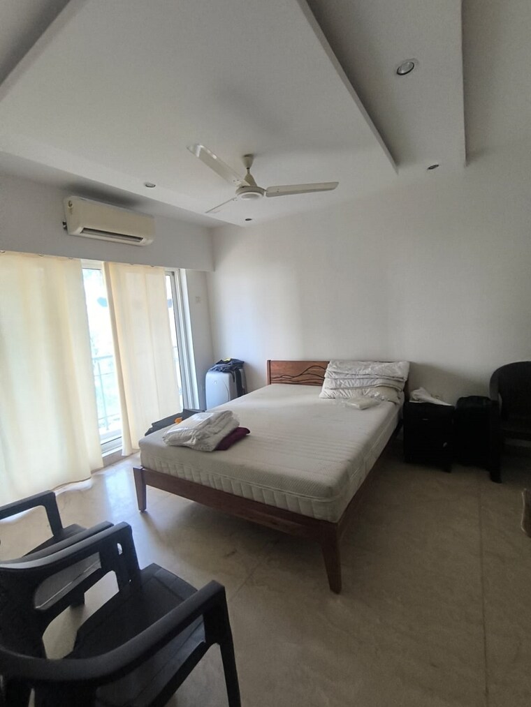 Room, khar west 3 Bedroom 1100 Sq.Ft. Apartment In Khar West Mumbai 9618128