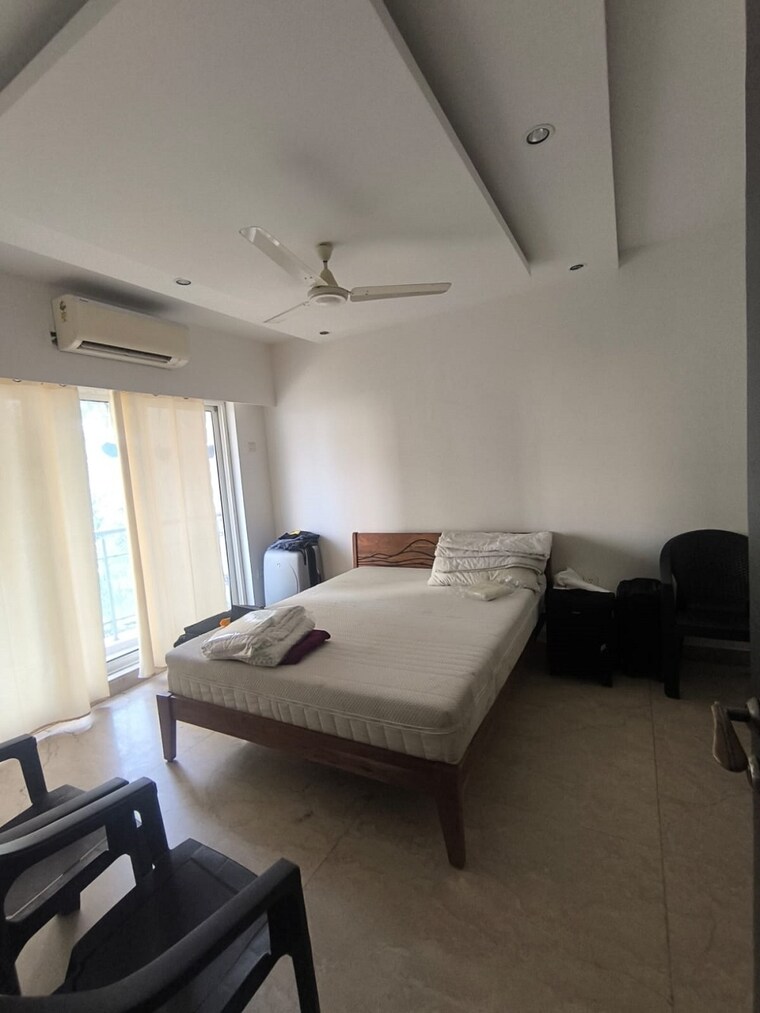 Room, khar west 3 Bedroom 1100 Sq.Ft. Apartment In Khar West Mumbai 9618128
