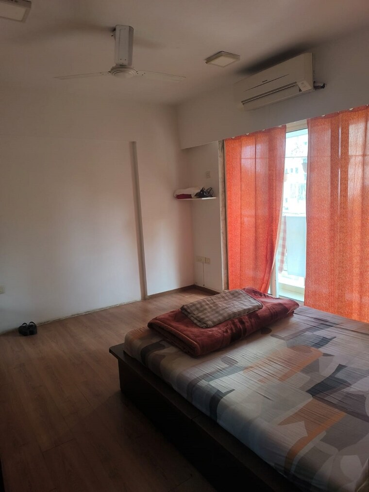 Room, khar west 3 Bedroom 1100 Sq.Ft. Apartment In Khar West Mumbai 9618128