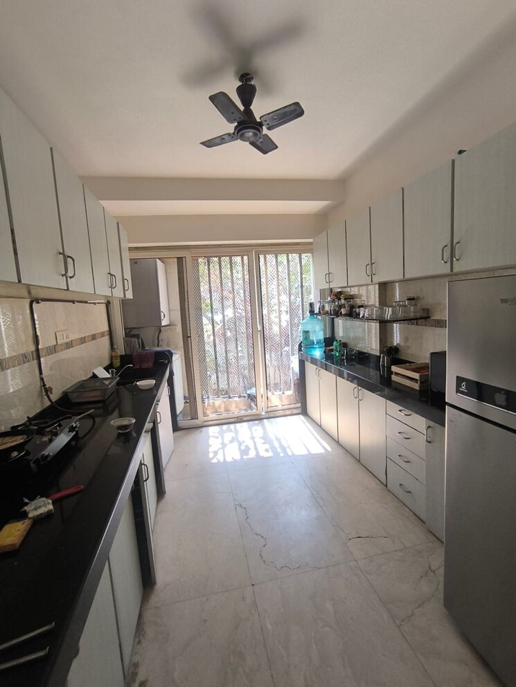 Kitchen, khar west 3 Bedroom 1100 Sq.Ft. Apartment In Khar West Mumbai 9618128