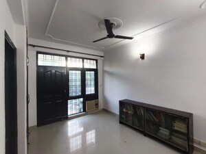 Room in 4 BHK Apartment at Shasi Estate Apartment, Sector 31 – for Rent