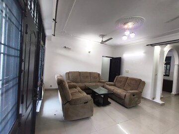 Living Room in 4 BHK Apartment at Shasi Estate Apartment, Sector 31 – for Rent