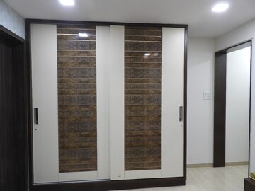 Room in 2 BHK Apartment at Five Star Royal Entrada, Wakad – for Sale