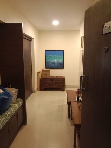 Room in 3 BHK Apartment at Bandra West – for Rent