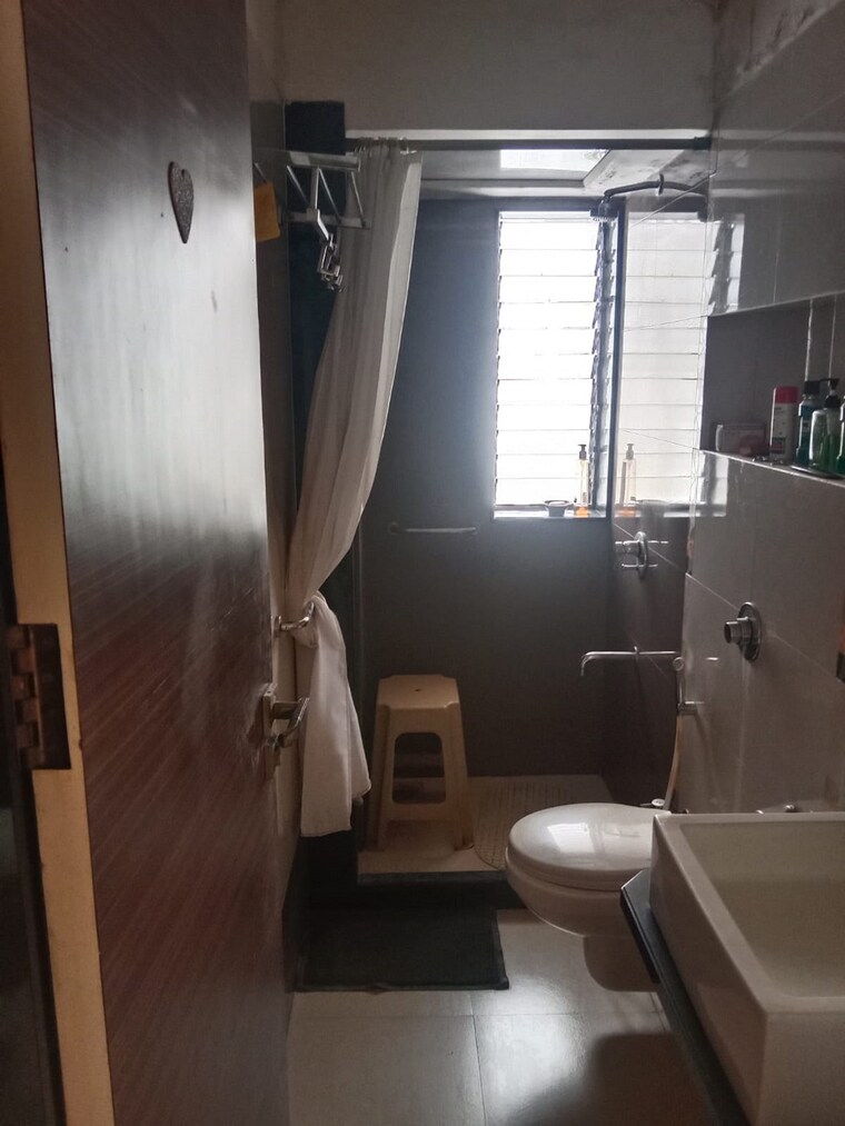 Bathroom, bandra west 3 Bedroom 1100 Sq.Ft. Apartment In Bandra West Mumbai 9618184
