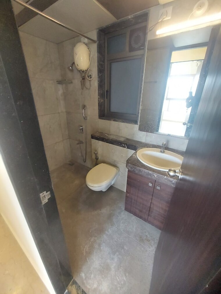 Bathroom, l-t-emerald-isle 2 Bedroom 651 Sq.Ft. Apartment In Powai Mumbai 9618221