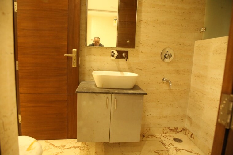 Bathroom, greater kailash ii 4 Bedroom 300 Sq.Yd. Builder Floor In Greater Kailash ii Delhi 9618237