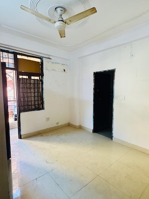 Room in 2 BHK Builder Floor at Saket – for Rent