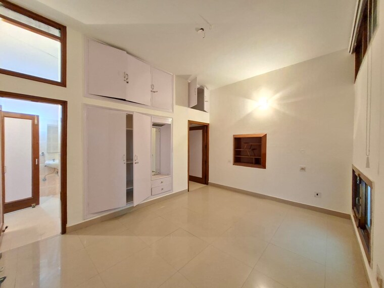 Room, sector 15 3 Bedroom 2000 Sq.Ft. Independent House In Sector 15 Chandigarh 9618240