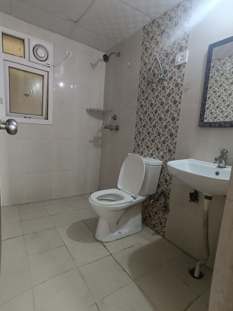 Bathroom, saviour-park 2 Bedroom 1285 Sq.Ft. Apartment In Mohan Nagar Ghaziabad 9618252