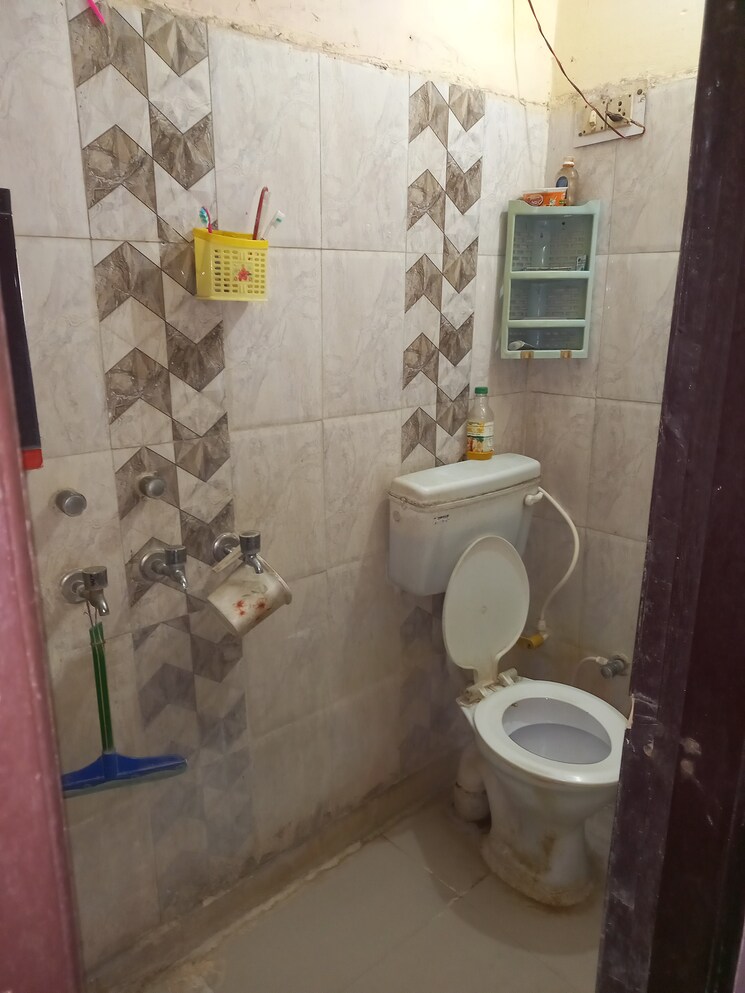 Bathroom, om vihar 1 Bedroom 400 Sq.Ft. Builder Floor In Om Vihar Delhi 9618234