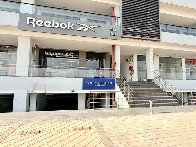 Exterior View, uptown-insignia Commercial Showroom 1575 Sq.Ft. In International Airport Road Zirakpur 9618210
